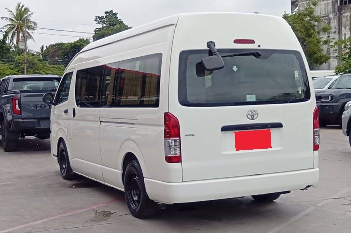 TOYOTA 2WD 2019 2.7 MT COMMUTER WHITE  3092 full