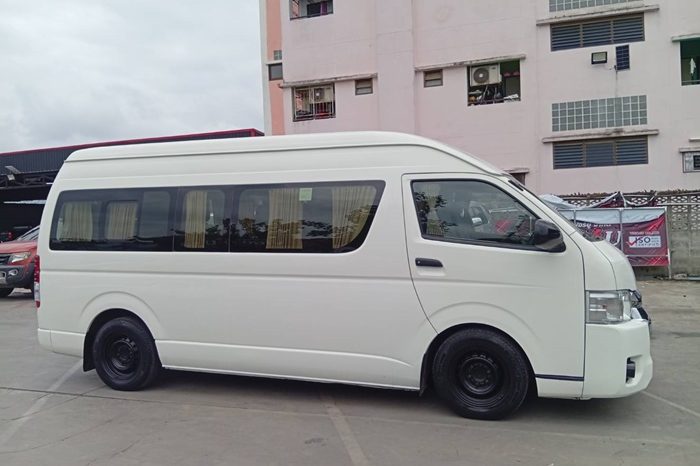 TOYOTA 2WD 2019 2.7 MT COMMUTER WHITE  3092 full
