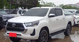 REVO PRE 2022 2.4 ENTRY AT DOUBLE CAB WHITE  5086