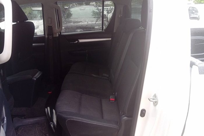 REVO PRE 2022 2.4 ENTRY AT DOUBLE CAB WHITE  5086 full