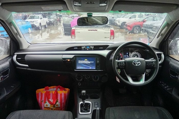 REVO PRE 2022 2.4 ENTRY AT DOUBLE CAB WHITE  5086 full