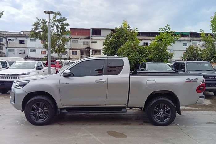 REVO 4WD 2022 2.4 MID MT SMART CAB SILVER  4813 full