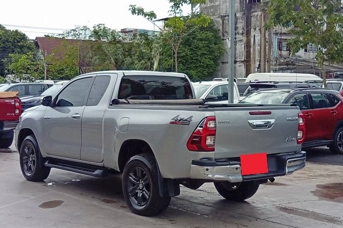 REVO 4WD 2022 2.4 MID MT SMART CAB SILVER  4813 full