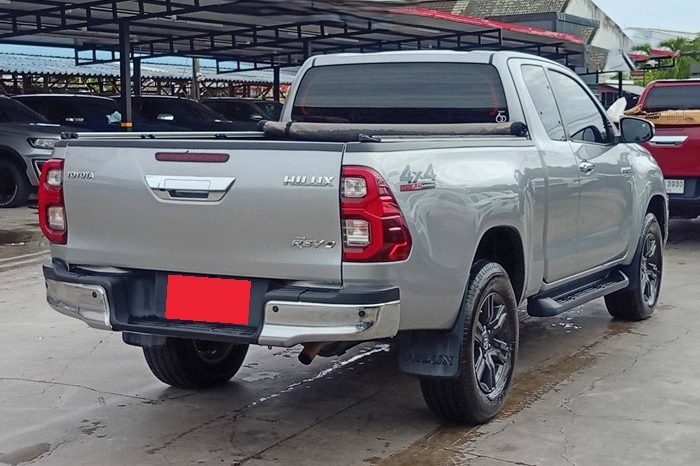 REVO 4WD 2022 2.4 MID MT SMART CAB SILVER  4813 full