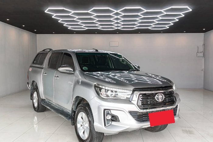 REVO 4WD 2019 2.8G AT DOUBLE CAB SILVER  2363 full