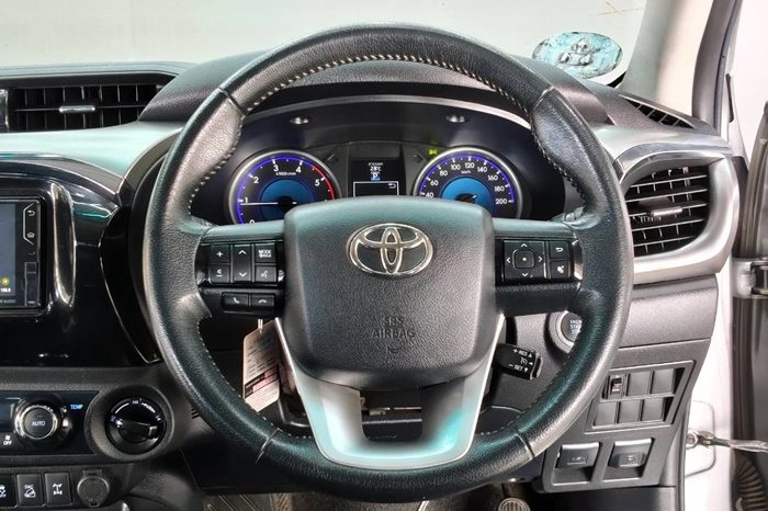 REVO 4WD 2019 2.8G AT DOUBLE CAB SILVER  2363 full