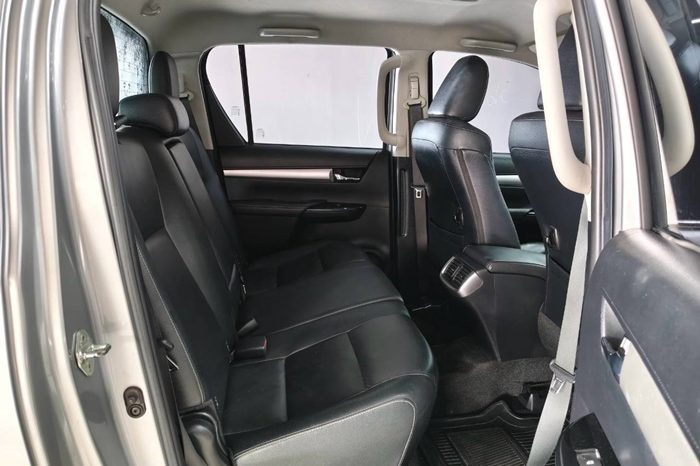 REVO 4WD 2019 2.8G AT DOUBLE CAB SILVER  2363 full