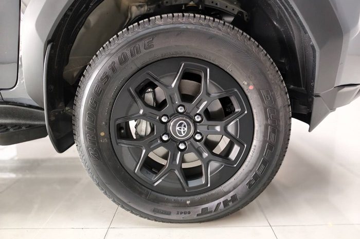 TRAVO OVERLAND PLUS 4WD 2026 2.8 AT DOUBLE CAB GREY  25611 full