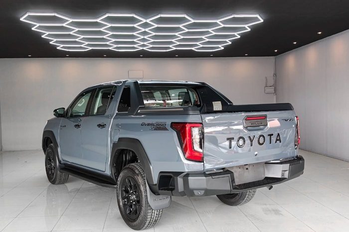 TRAVO OVERLAND PLUS 4WD 2026 2.8 AT DOUBLE CAB GREY  25611 full