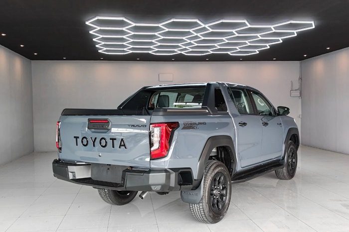 TRAVO OVERLAND PLUS 4WD 2026 2.8 AT DOUBLE CAB GREY  25611 full