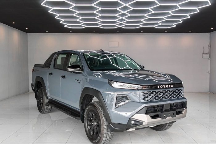 TRAVO OVERLAND PLUS 4WD 2026 2.8 AT DOUBLE CAB GREY  25611 full
