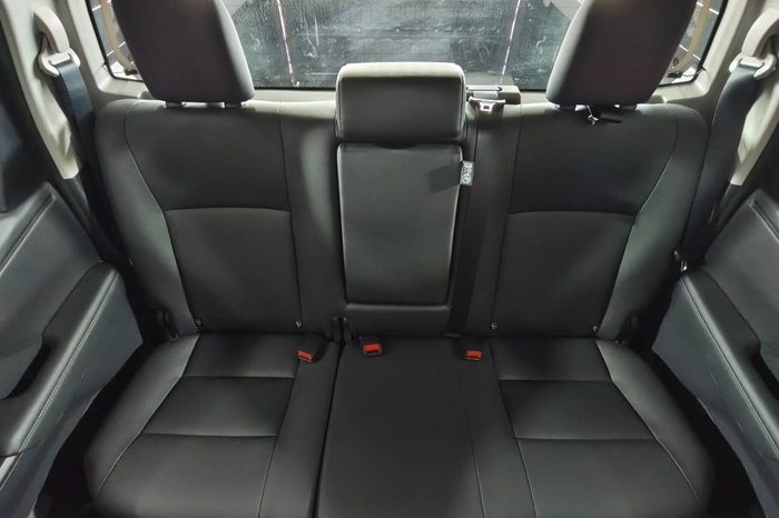 TRAVO OVERLAND PLUS 4WD 2026 2.8 AT DOUBLE CAB GREY  25451 full