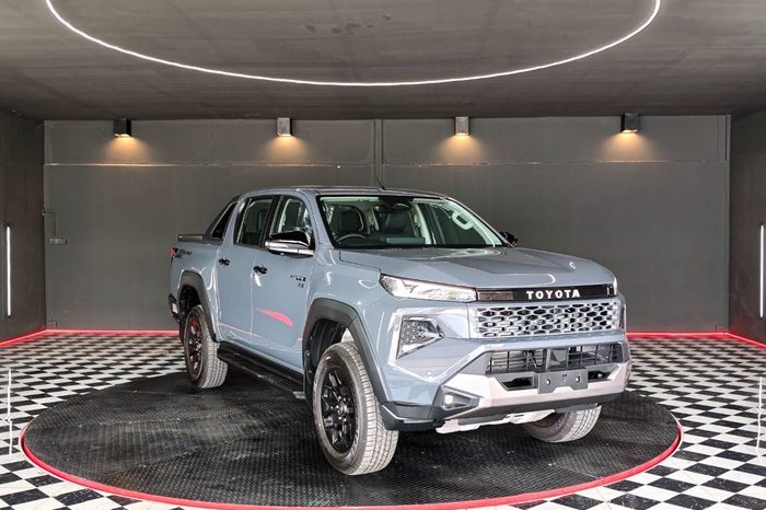 TRAVO OVERLAND PLUS 4WD 2026 2.8 AT DOUBLE CAB GREY  25451 full