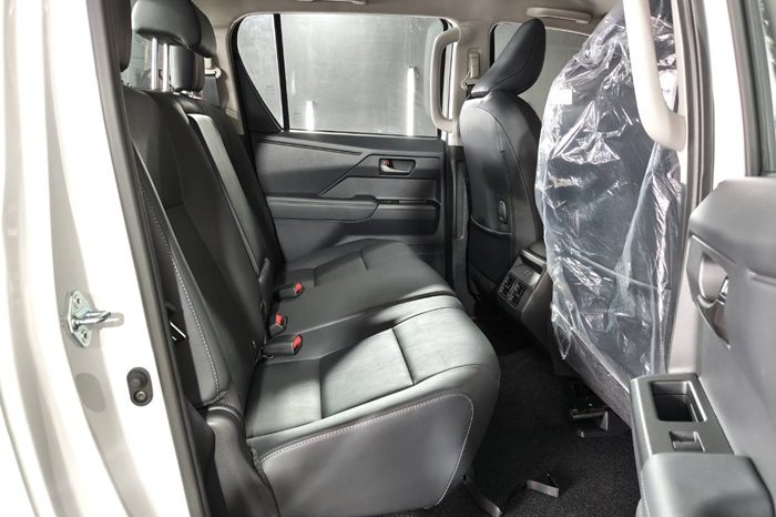 TRAVO OVERLAND PLUS 4WD 2026 2.8 AT DOUBLE CAB WHITE  24794 full