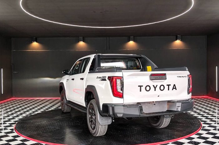 TRAVO OVERLAND PLUS 4WD 2026 2.8 AT DOUBLE CAB WHITE  24794 full
