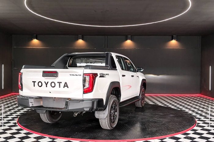 TRAVO OVERLAND PLUS 4WD 2026 2.8 AT DOUBLE CAB WHITE  24794 full