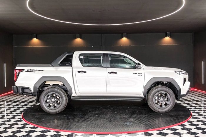 TRAVO OVERLAND PLUS 4WD 2026 2.8 AT DOUBLE CAB WHITE  24794 full