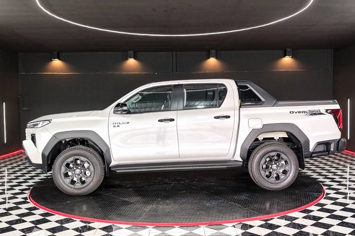 TRAVO OVERLAND PLUS 4WD 2026 2.8 AT DOUBLE CAB WHITE  24794 full