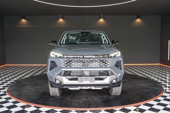 TRAVO OVERLAND PLUS 4WD 2026 2.8 AT DOUBLE CAB GREY  25370 full