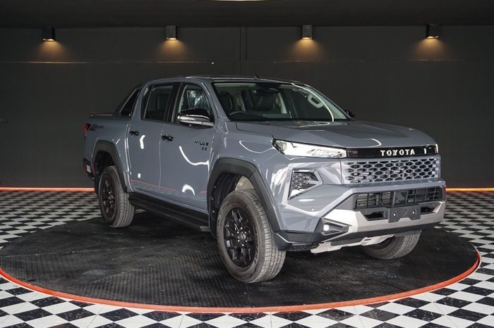 TRAVO OVERLAND PLUS 4WD 2026 2.8 AT DOUBLE CAB GREY  25370 full