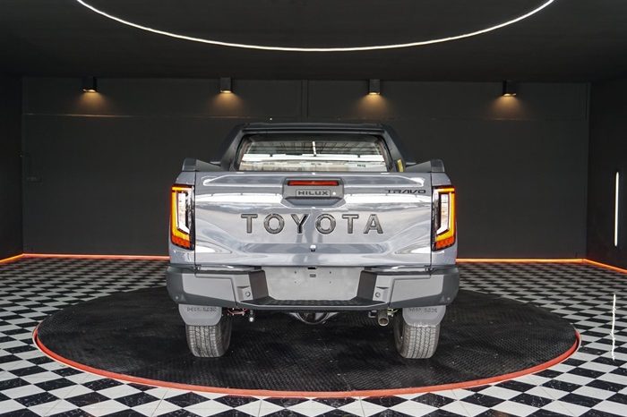 TRAVO OVERLAND PLUS 4WD 2026 2.8 AT DOUBLE CAB GREY  25370 full