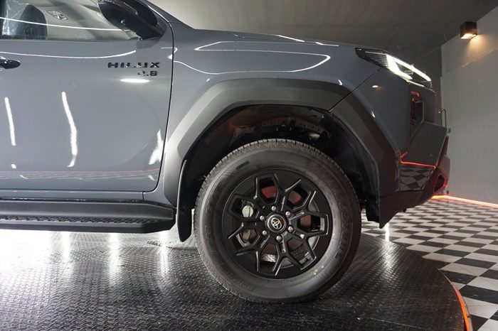 TRAVO OVERLAND PLUS 4WD 2026 2.8 AT DOUBLE CAB GREY  25370 full