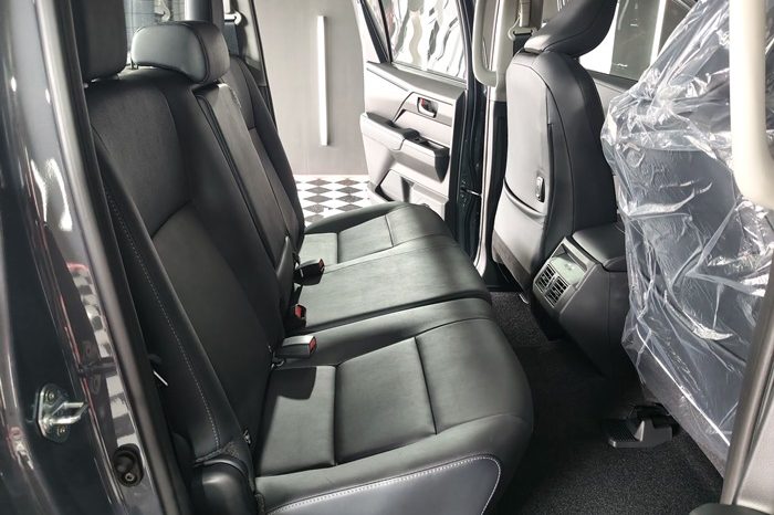 TRAVO OVERLAND PLUS 4WD 2026 2.8 AT DOUBLE CAB GREY  25370 full