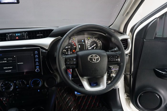 REVO PRE 2022 2.4 MID AT DOUBLE CAB WHITE  6259 full