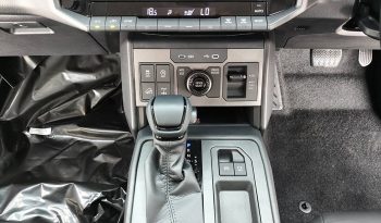 TRAVO OVERLAND PLUS 4WD 2026 2.8 AT DOUBLE CAB GREY  25390 full