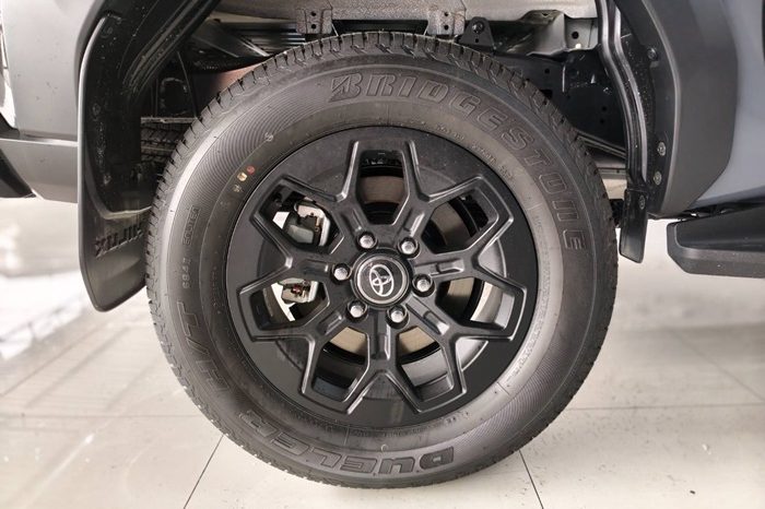 TRAVO OVERLAND PLUS 4WD 2026 2.8 AT DOUBLE CAB GREY  25390 full
