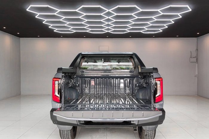 TRAVO OVERLAND PLUS 4WD 2026 2.8 AT DOUBLE CAB GREY  25390 full