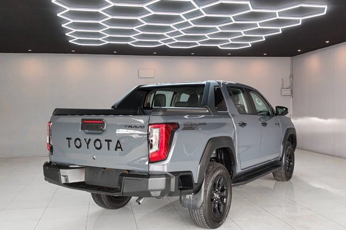 TRAVO OVERLAND PLUS 4WD 2026 2.8 AT DOUBLE CAB GREY  25390 full