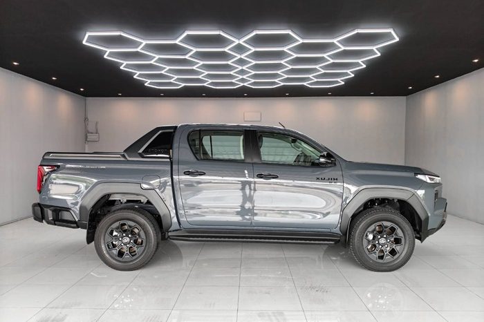 TRAVO OVERLAND PLUS 4WD 2026 2.8 AT DOUBLE CAB GREY  25390 full