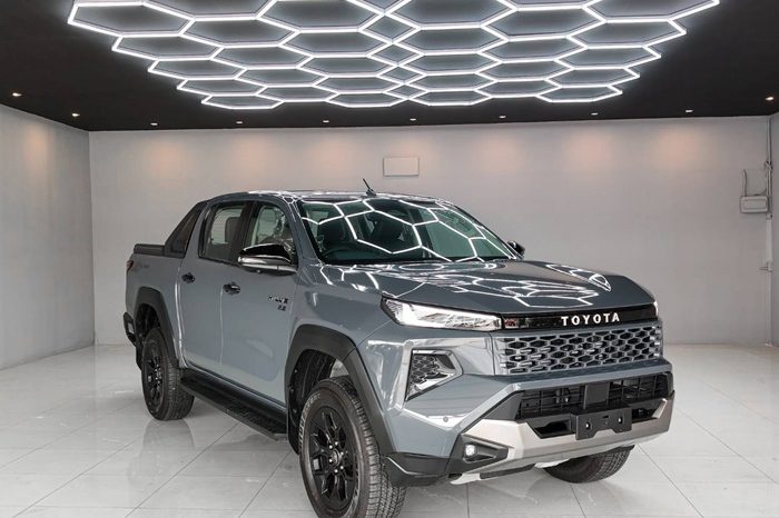 TRAVO OVERLAND PLUS 4WD 2026 2.8 AT DOUBLE CAB GREY  25390 full
