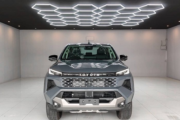 TRAVO OVERLAND PLUS 4WD 2026 2.8 AT DOUBLE CAB GREY  25390 full