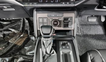 TRAVO OVERLAND PLUS 4WD 2026 2.8 AT DOUBLE CAB GREY  23649 full