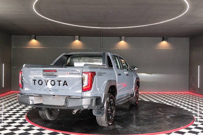TRAVO OVERLAND PLUS 4WD 2026 2.8 AT DOUBLE CAB GREY  23649 full