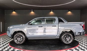 TRAVO OVERLAND PLUS 4WD 2026 2.8 AT DOUBLE CAB GREY  23649 full