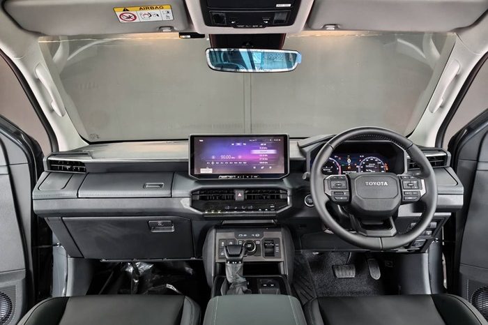 TRAVO OVERLAND PLUS 4WD 2026 2.8 AT DOUBLE CAB GREY  23529 full