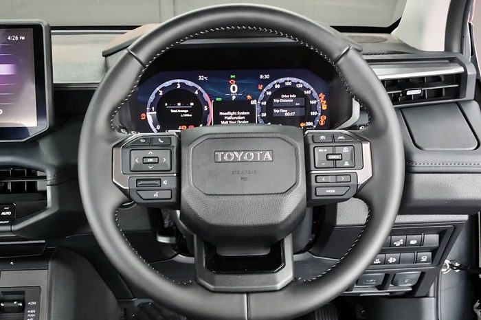 TRAVO OVERLAND PLUS 4WD 2026 2.8 AT DOUBLE CAB GREY  23529 full