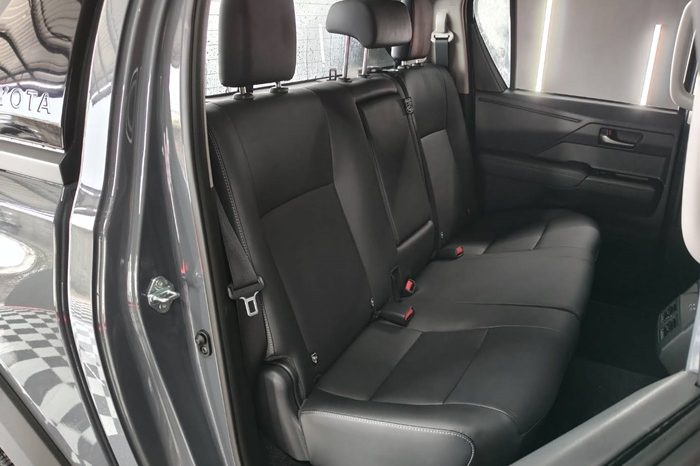 TRAVO OVERLAND PLUS 4WD 2026 2.8 AT DOUBLE CAB GREY  23529 full