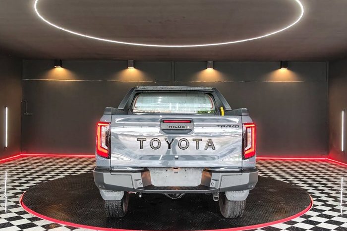 TRAVO OVERLAND PLUS 4WD 2026 2.8 AT DOUBLE CAB GREY  23529 full