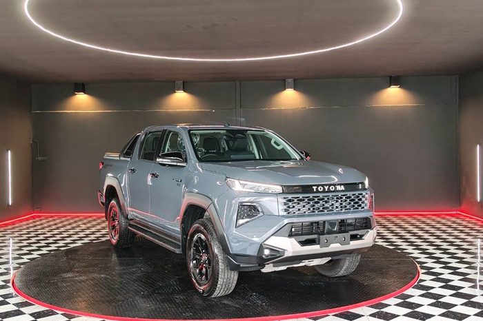 TRAVO OVERLAND PLUS 4WD 2026 2.8 AT DOUBLE CAB GREY  23529 full