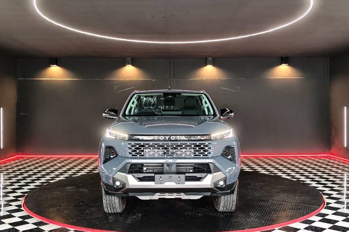 TRAVO OVERLAND PLUS 4WD 2026 2.8 AT DOUBLE CAB GREY  23529 full