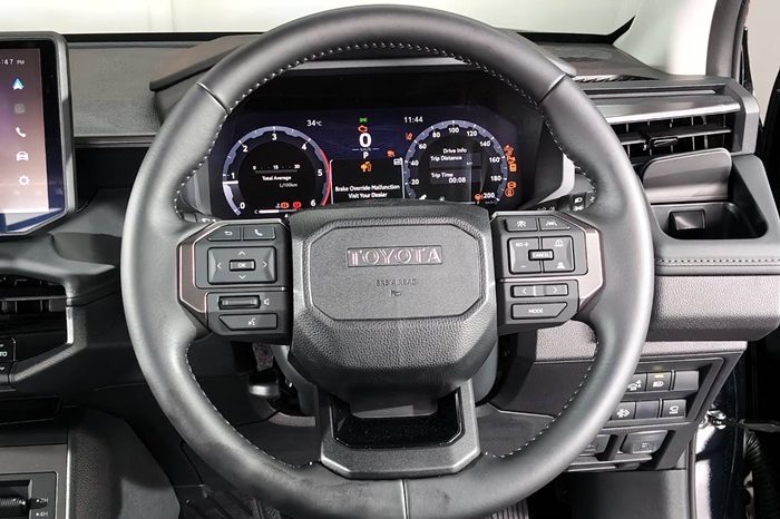 TRAVO OVERLAND PLUS 4WD 2026 2.8 AT DOUBLE CAB BLACK  24728 full