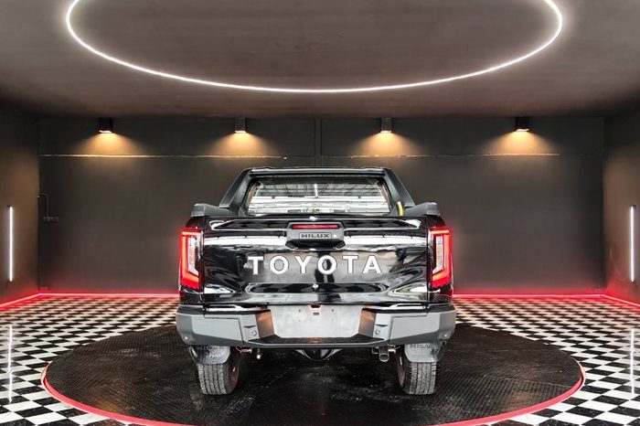 TRAVO OVERLAND PLUS 4WD 2026 2.8 AT DOUBLE CAB BLACK  24728 full