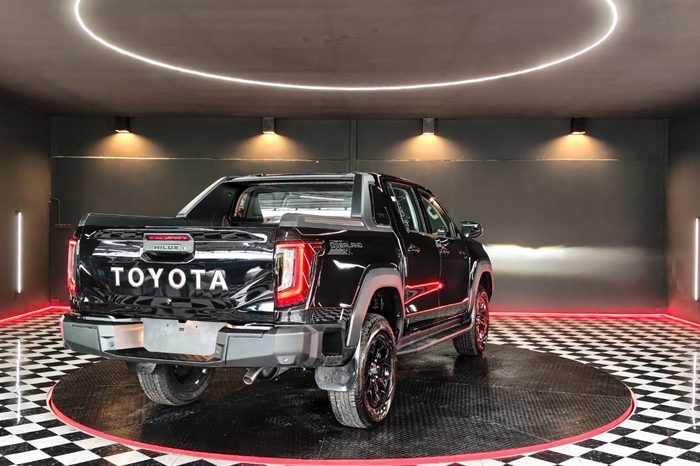 TRAVO OVERLAND PLUS 4WD 2026 2.8 AT DOUBLE CAB BLACK  24728 full
