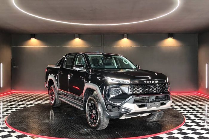 TRAVO OVERLAND PLUS 4WD 2026 2.8 AT DOUBLE CAB BLACK  24728 full