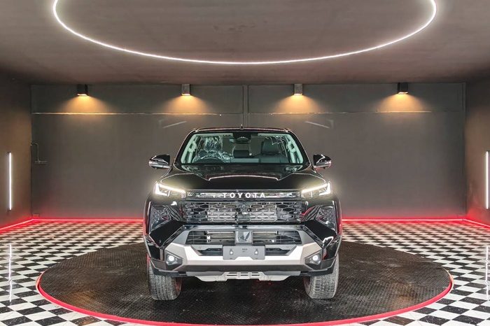 TRAVO OVERLAND PLUS 4WD 2026 2.8 AT DOUBLE CAB BLACK  24728 full