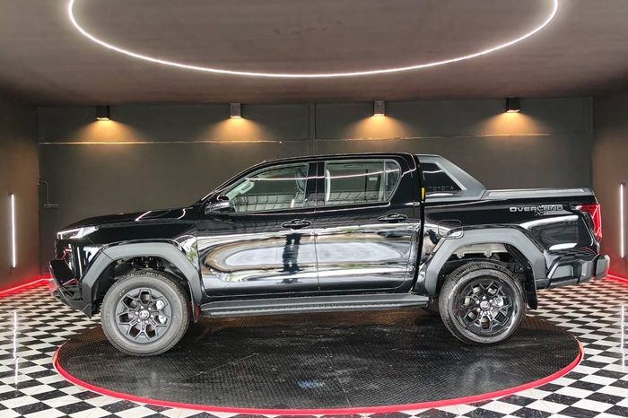 TRAVO OVERLAND PLUS 4WD 2026 2.8 AT DOUBLE CAB BLACK  24728 full